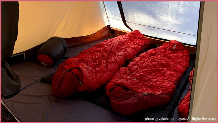 寝袋は春～秋用ではなく、冬用のモンベルバロウバッグ#0を使用